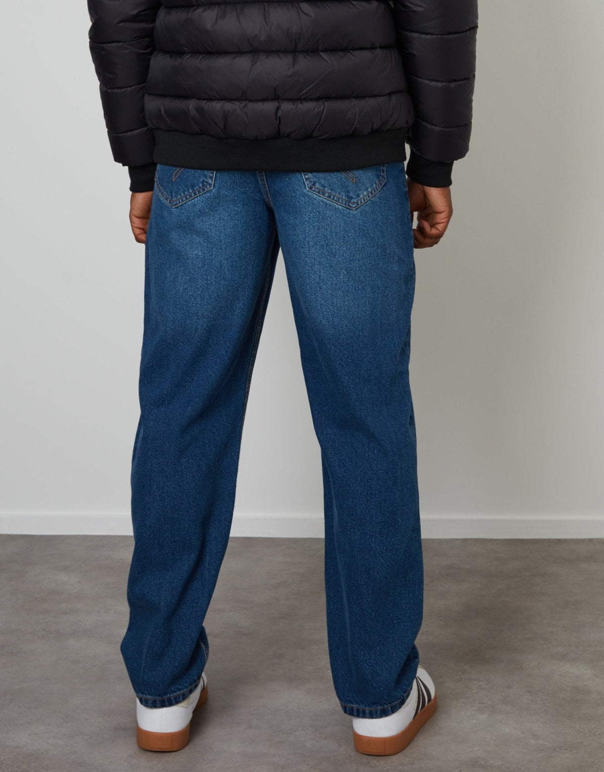 Loose Fit Jeans in Mid Wash