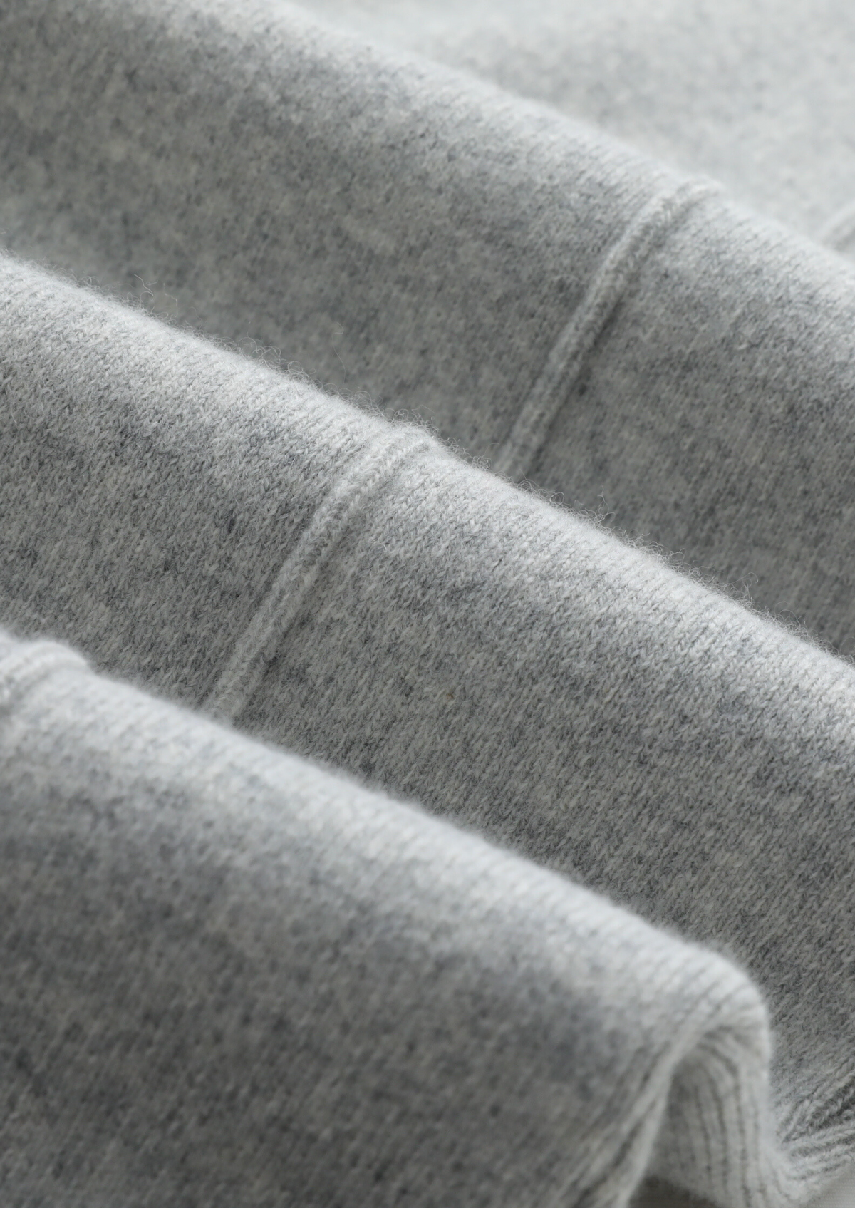 Pure Extra-Fine Merino Wool Light Grey Luzzo Set by SATRI & CO. – product view 5