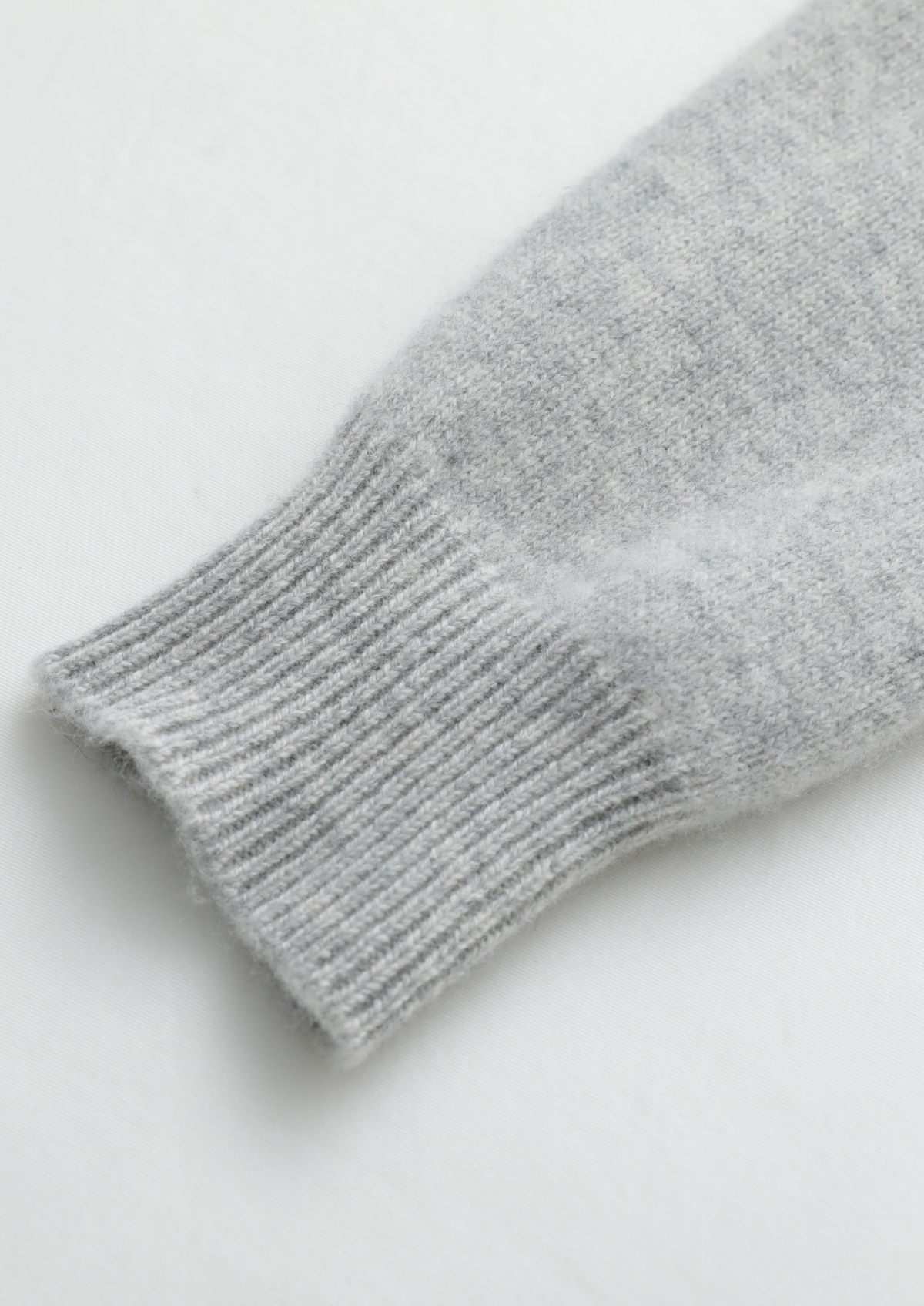 Pure Extra-Fine Merino Wool Light Grey Luzzo Set by SATRI & CO. – product view 7