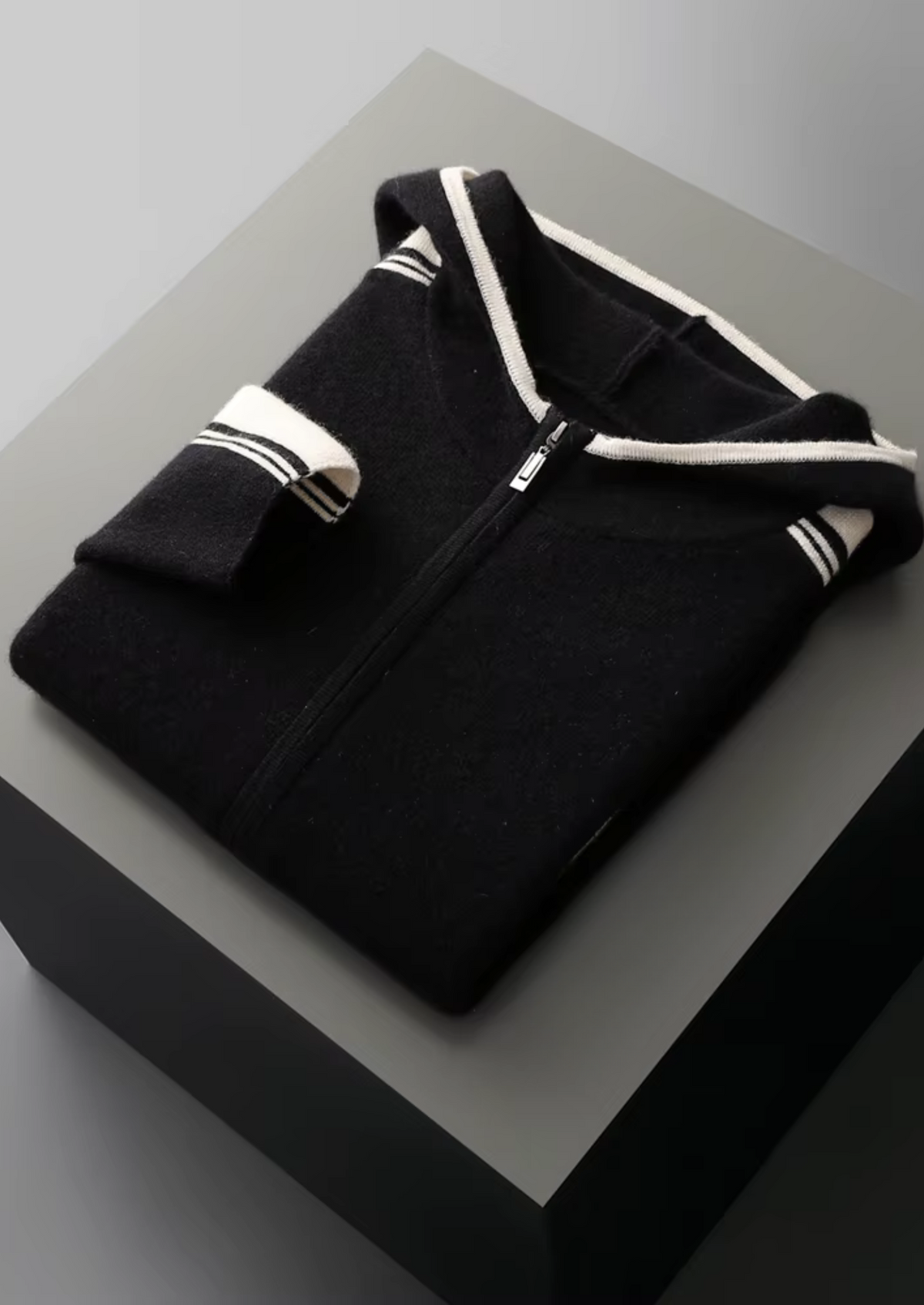 Pure Extra-Fine Merino Wool Black Damien Set by SATRI & CO. – product view 3