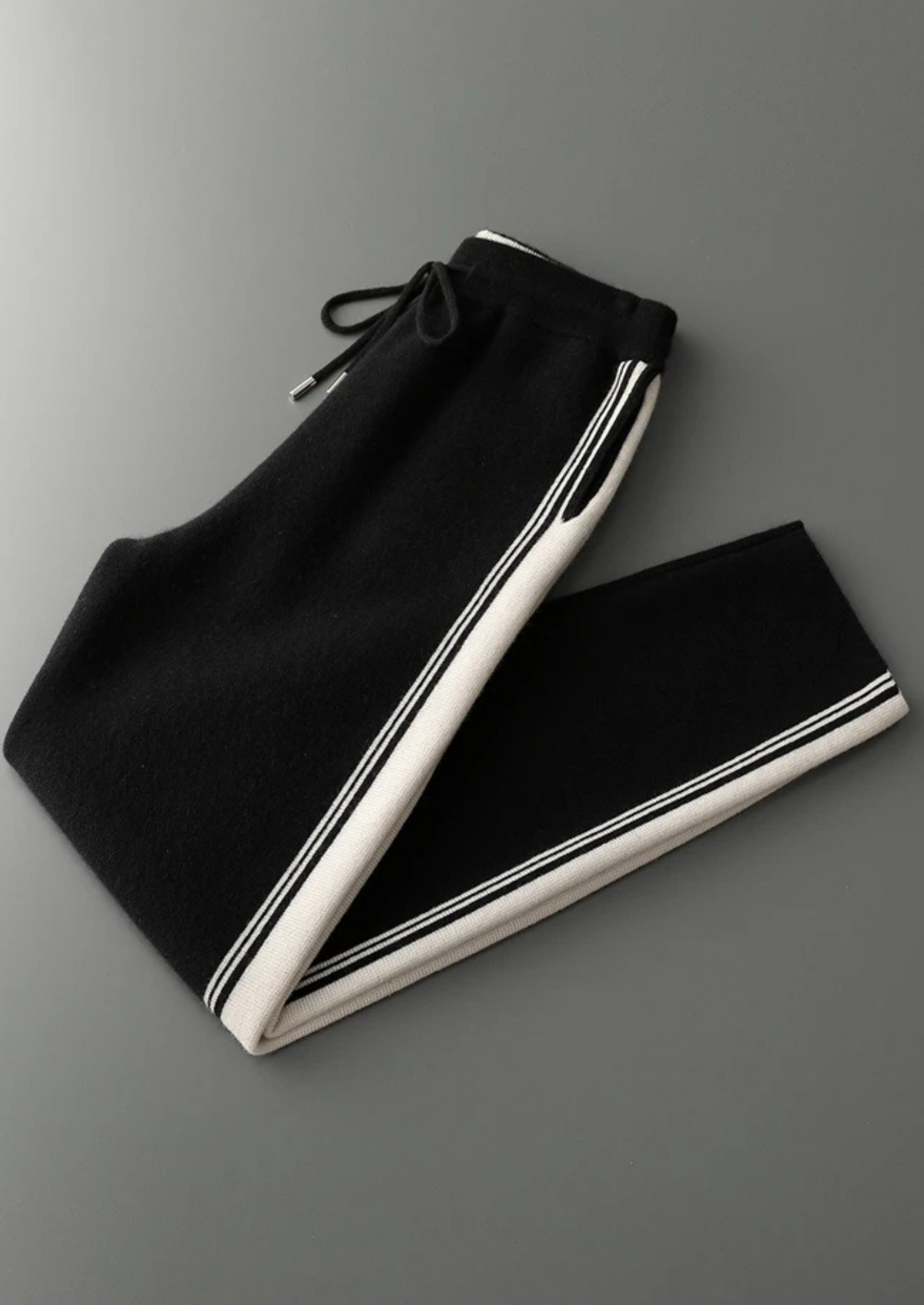 Pure Extra-Fine Merino Wool Black Damien Set by SATRI & CO. – product view 4