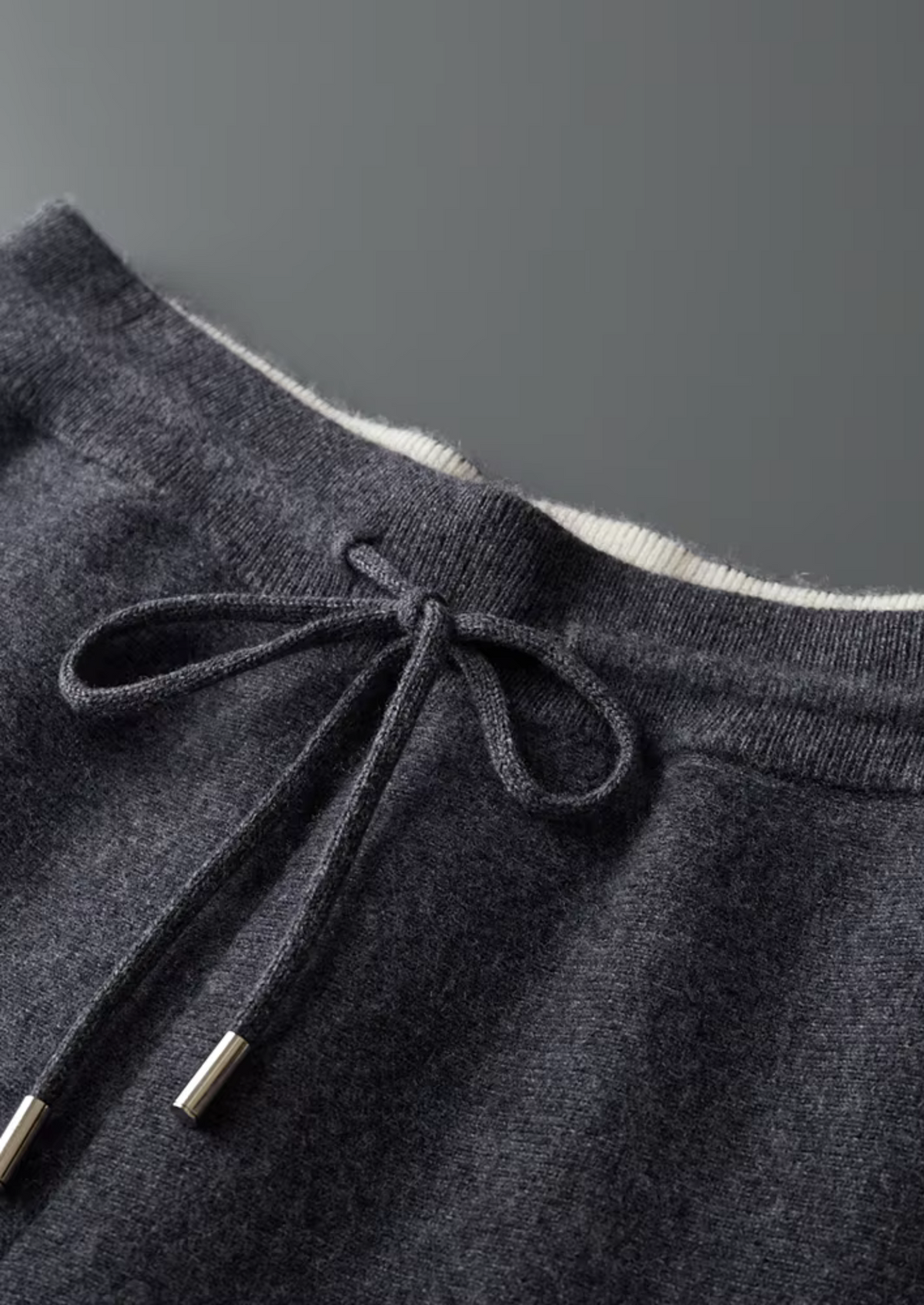 Pure Extra-Fine Merino Wool Dark Grey Damien Set by SATRI & CO. – product view 6