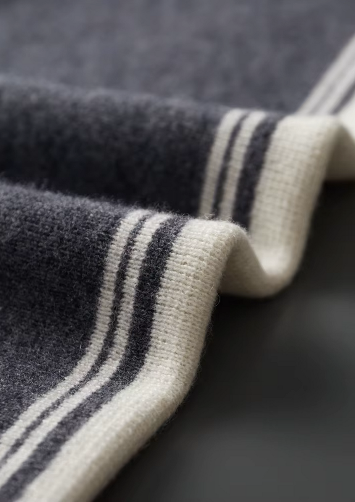 Pure Extra-Fine Merino Wool Dark Grey Damien Set by SATRI & CO. – product view 3