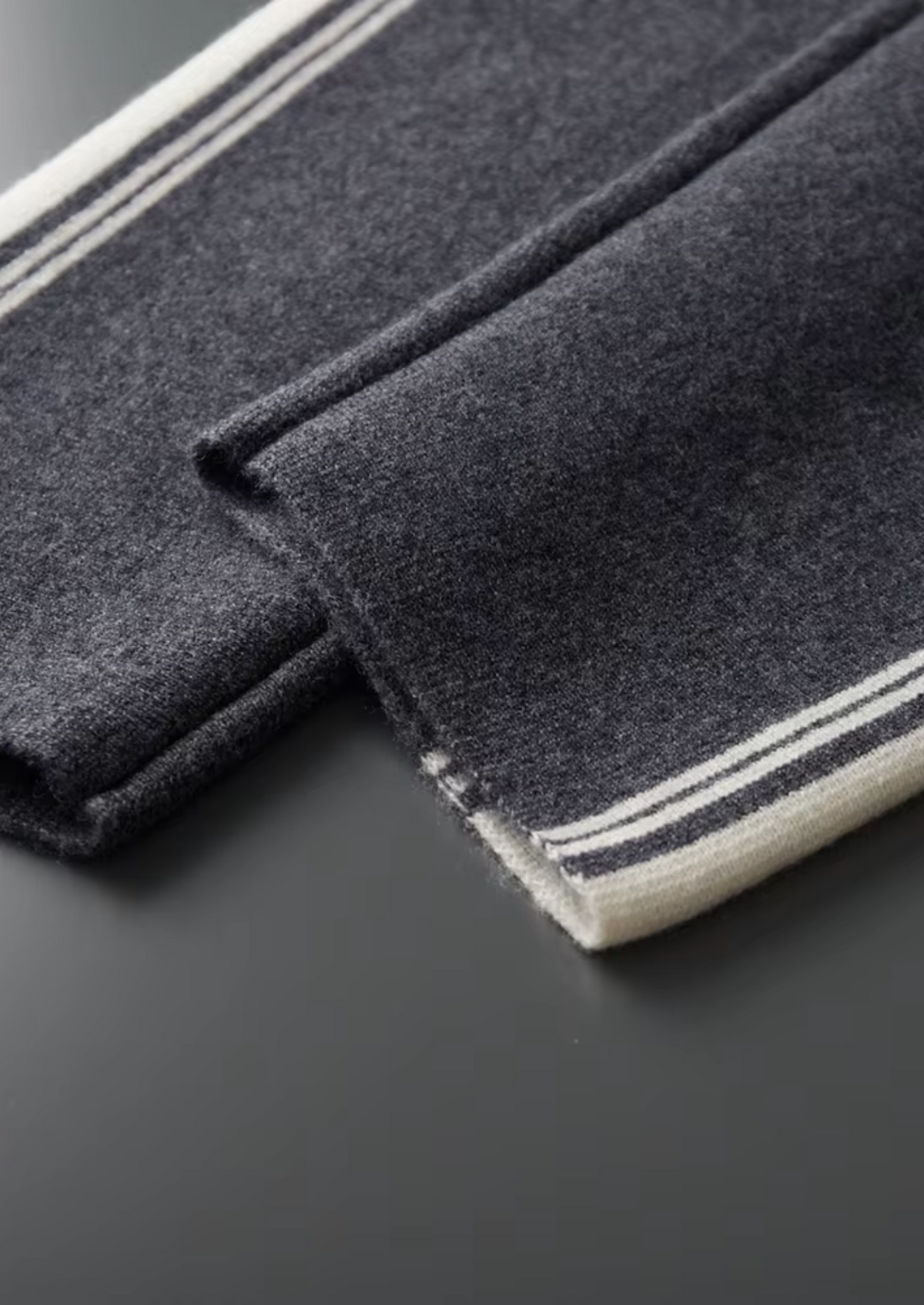Pure Extra-Fine Merino Wool Dark Grey Damien Set by SATRI & CO. – product view 5