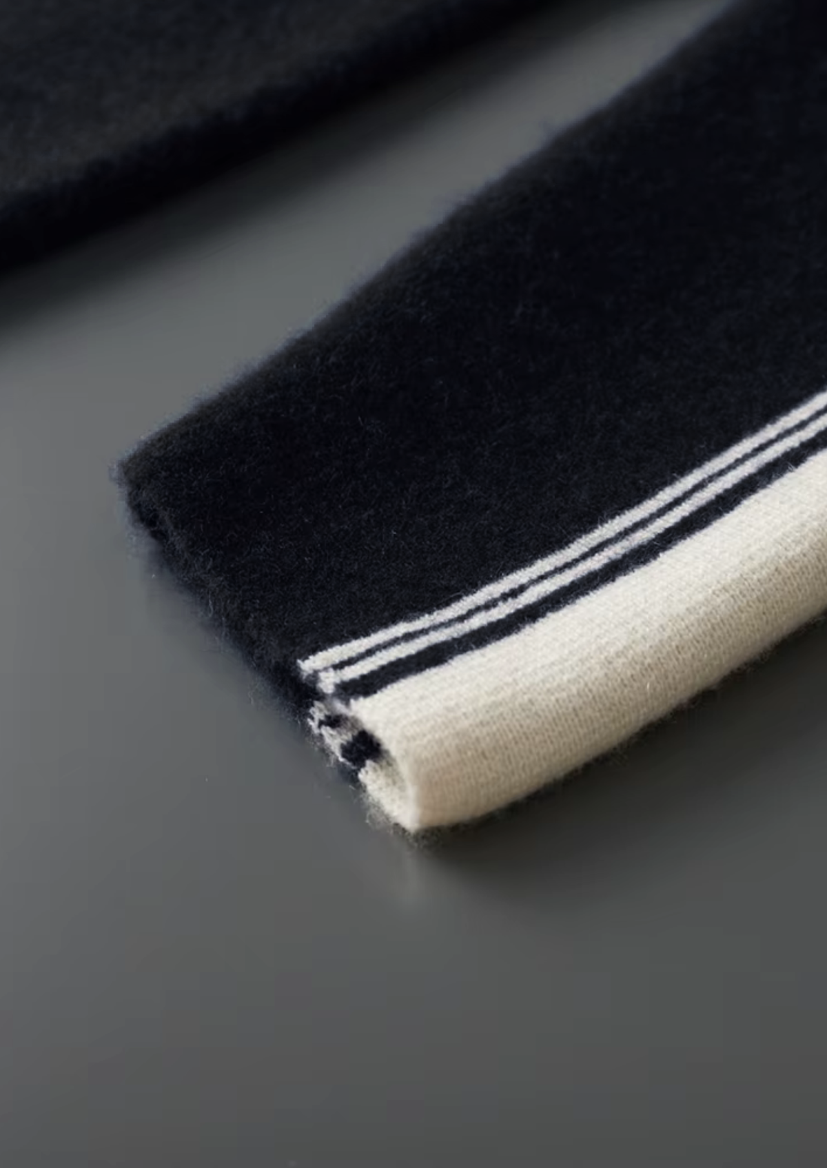 Pure Extra-Fine Merino Wool Black Damien Set by SATRI & CO. – product view 7