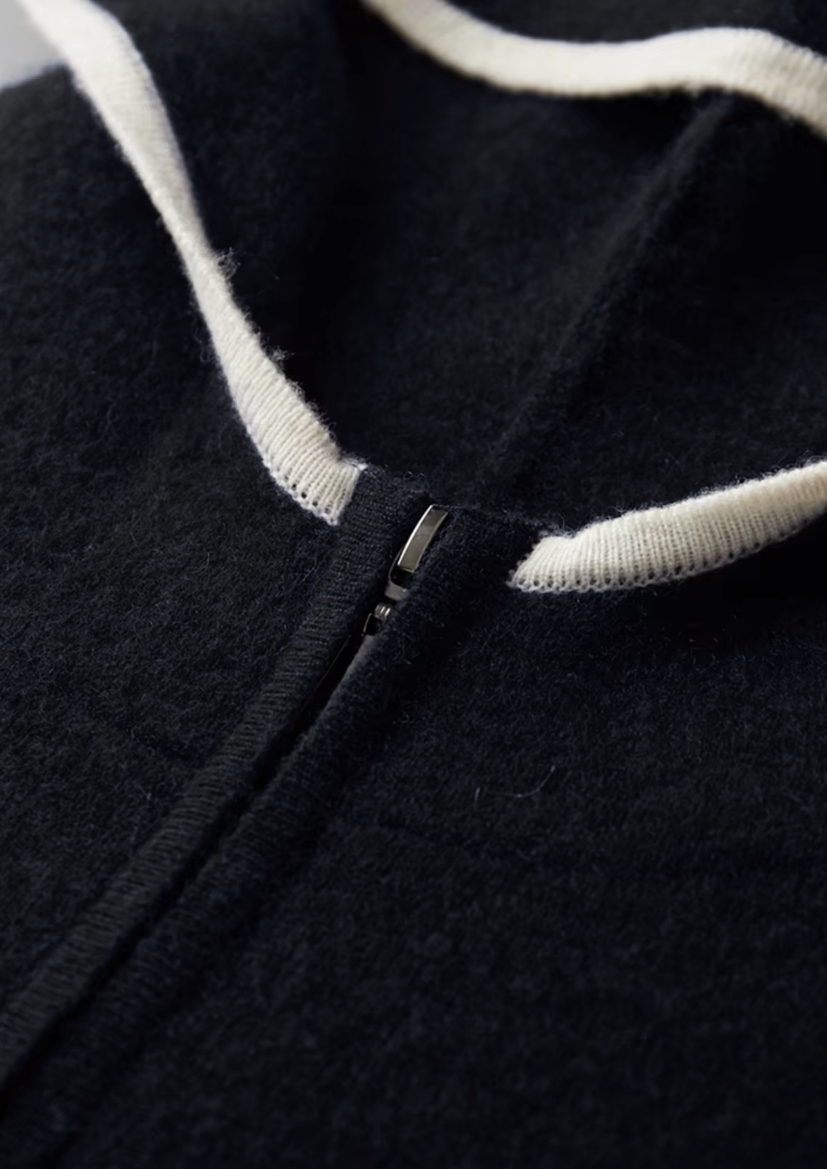 Pure Extra-Fine Merino Wool Black Damien Set by SATRI & CO. – product view 8