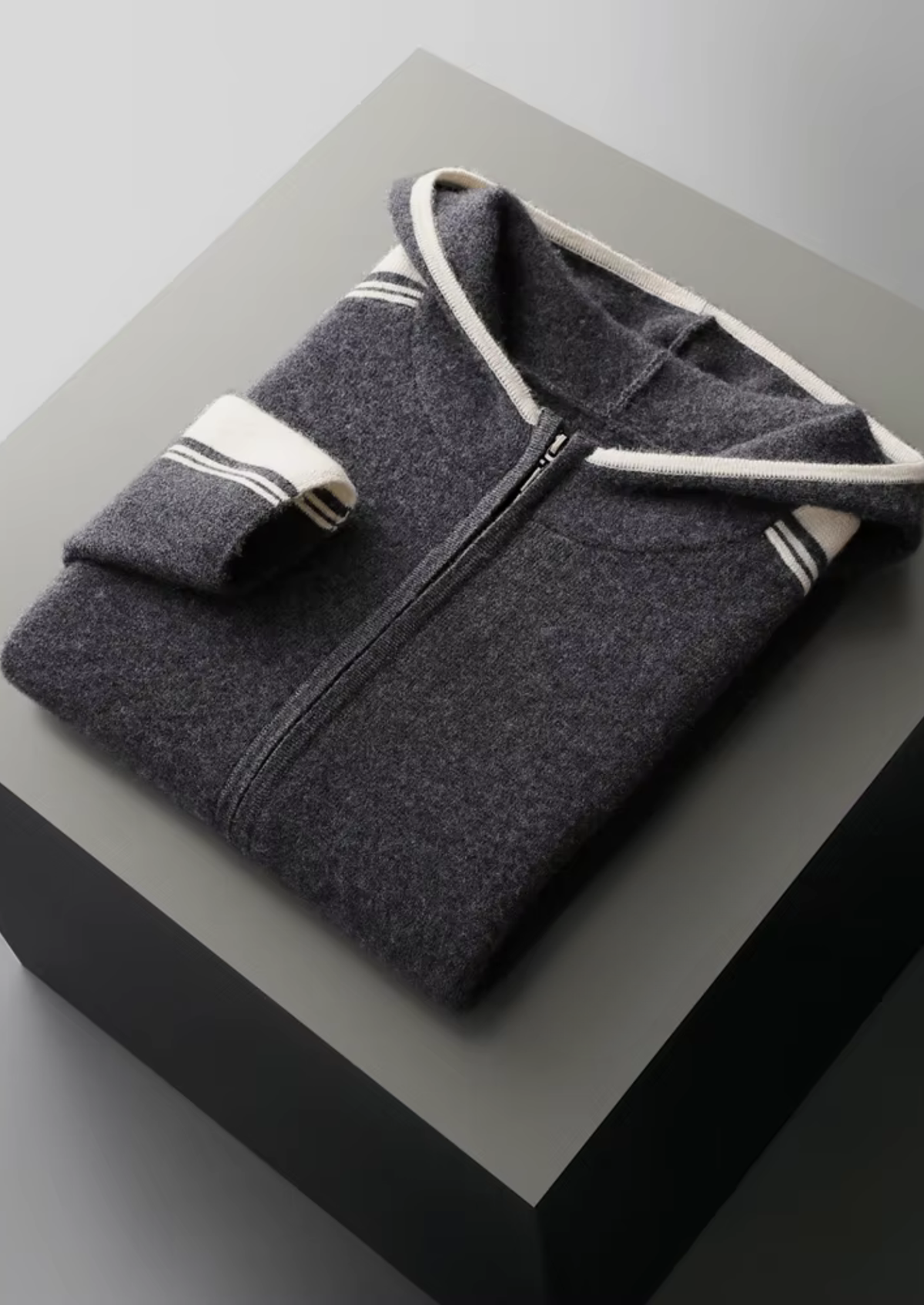 Pure Extra-Fine Merino Wool Dark Grey Damien Set by SATRI & CO. – product view 7