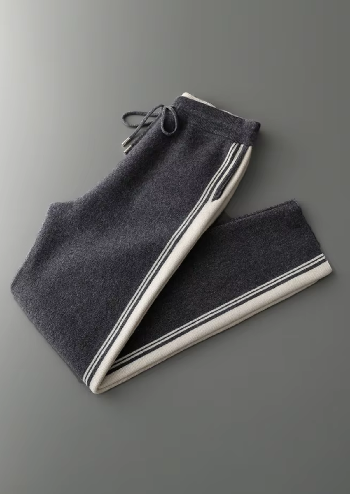 Pure Extra-Fine Merino Wool Dark Grey Damien Set by SATRI & CO. – product view 8