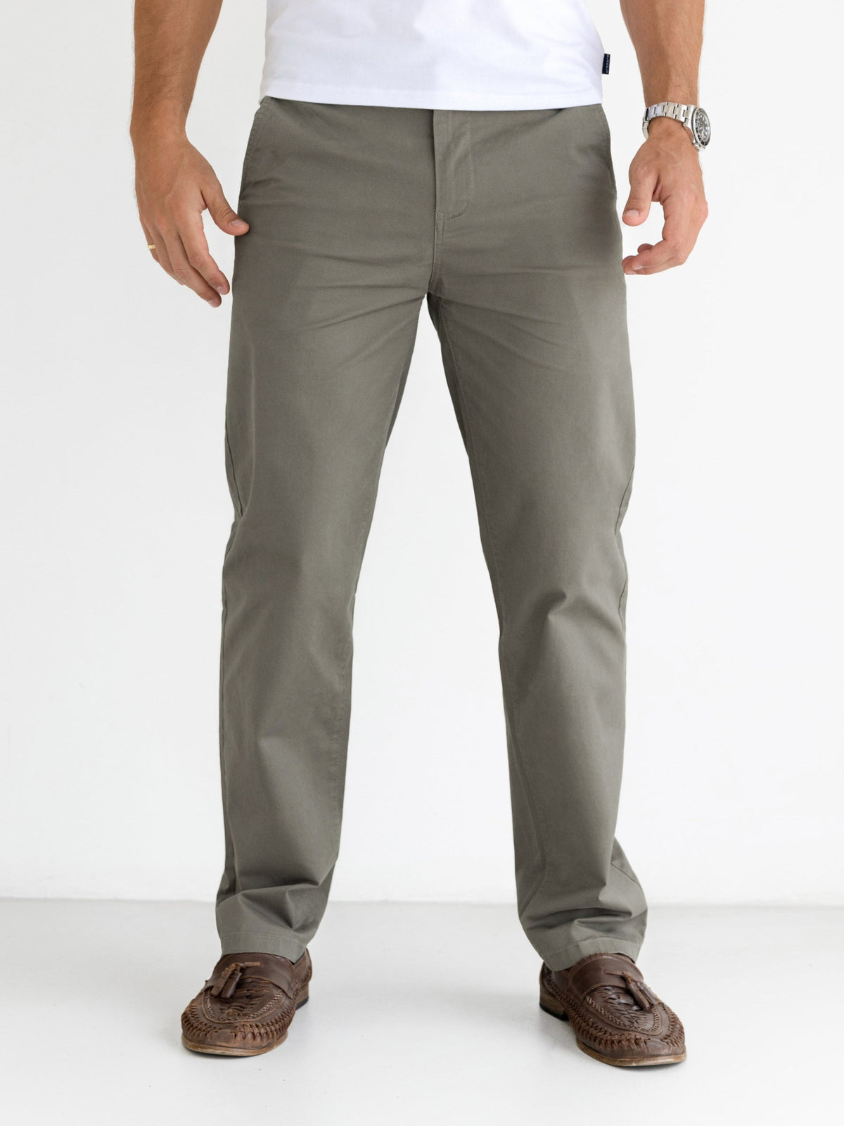 Men's Relaxed Stretch Chinos - Safari Green | SATRI