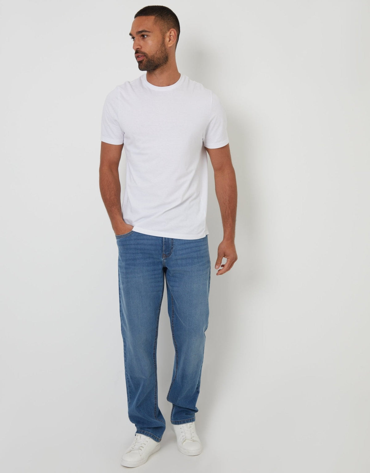 Men's Straight Leg Jeans in Light Wash | SATRI
