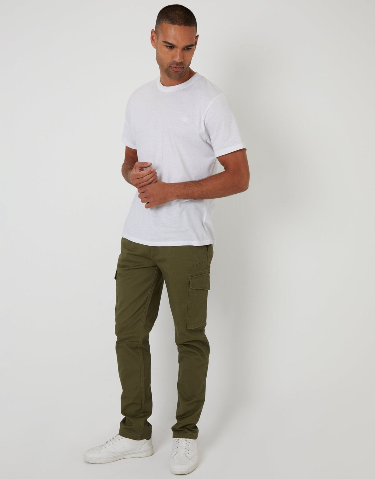 Men's The Everyday Slim Fit Cargo Trousers in Khaki Green | SATRI