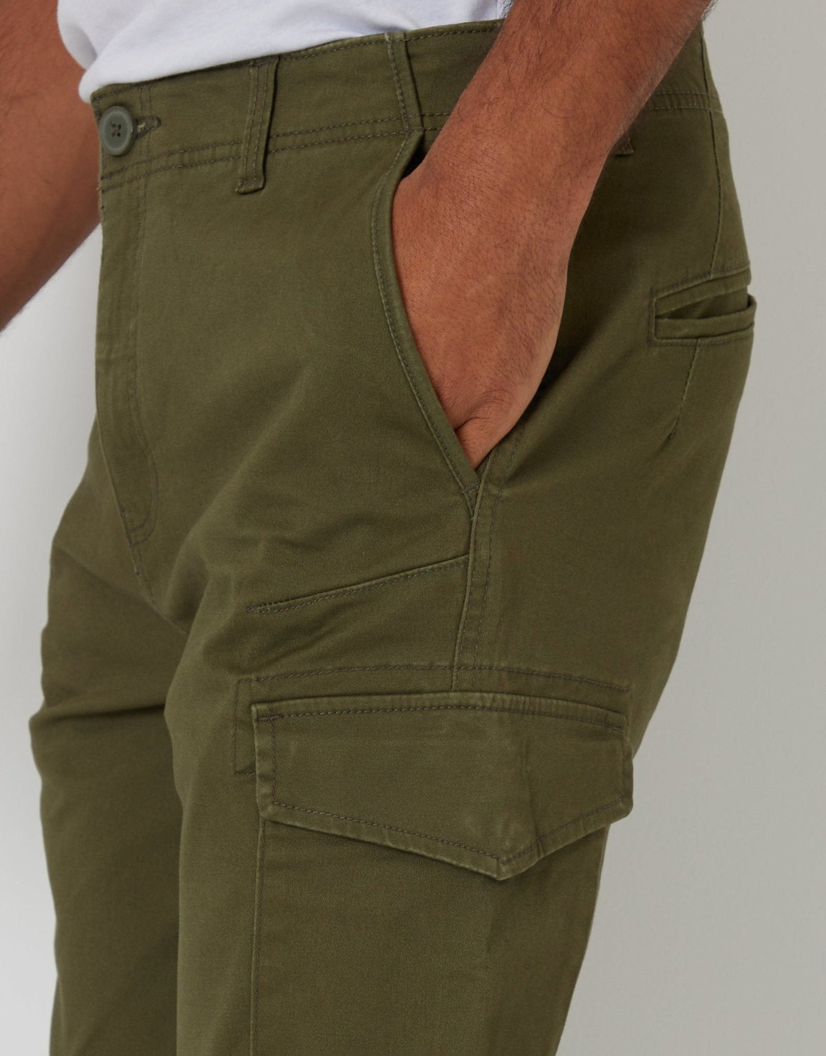 The Everyday Slim Fit Cargo Trousers in Khaki Green