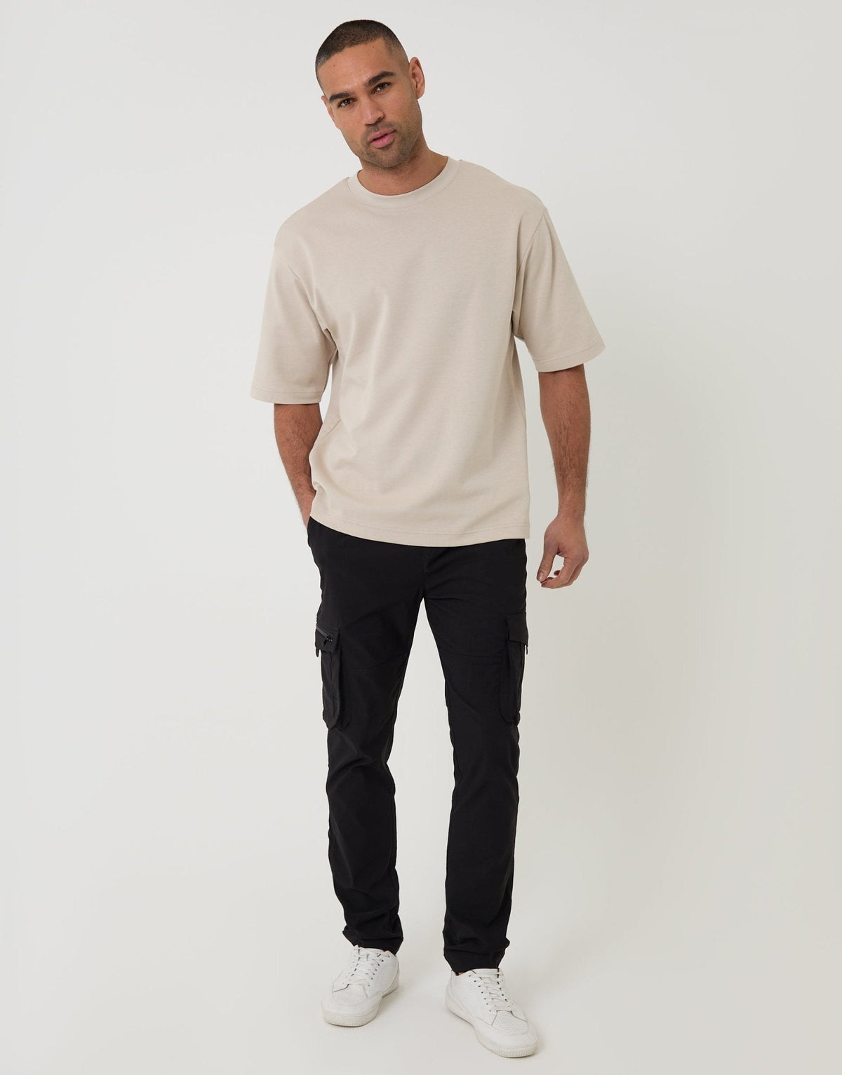 Men's Slim Fit Stretch Cargo Trousers in Black | SATRI