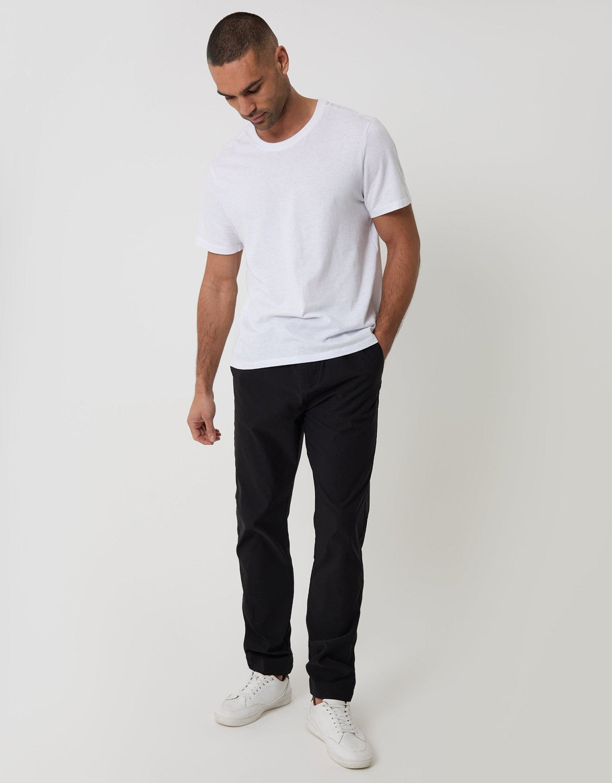 Men's Slim Fit Technical Stretch Trousers in Black | SATRI