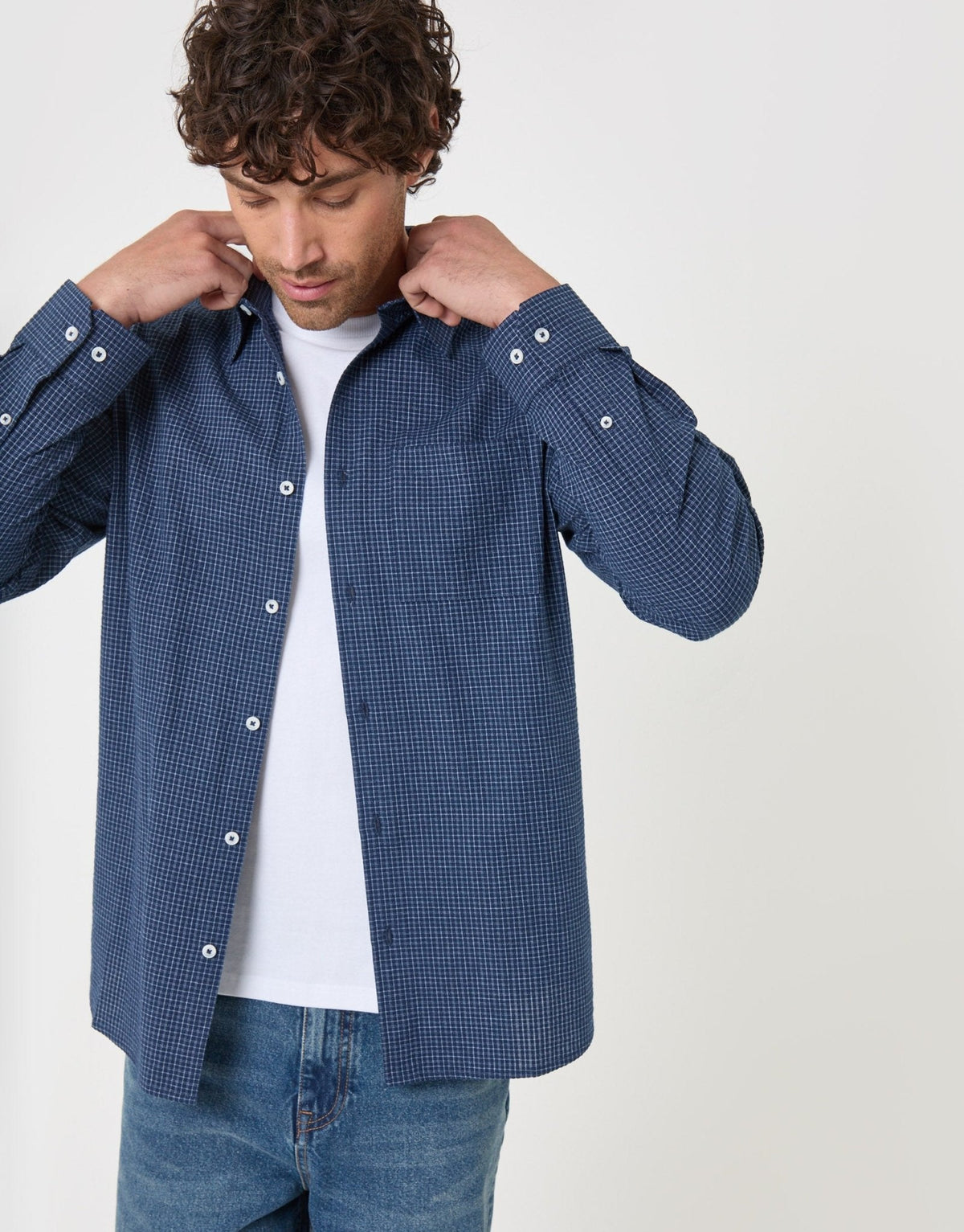 Men's Relaxed Fit Cotton Seersucker Shirt in Navy Check | SATRI