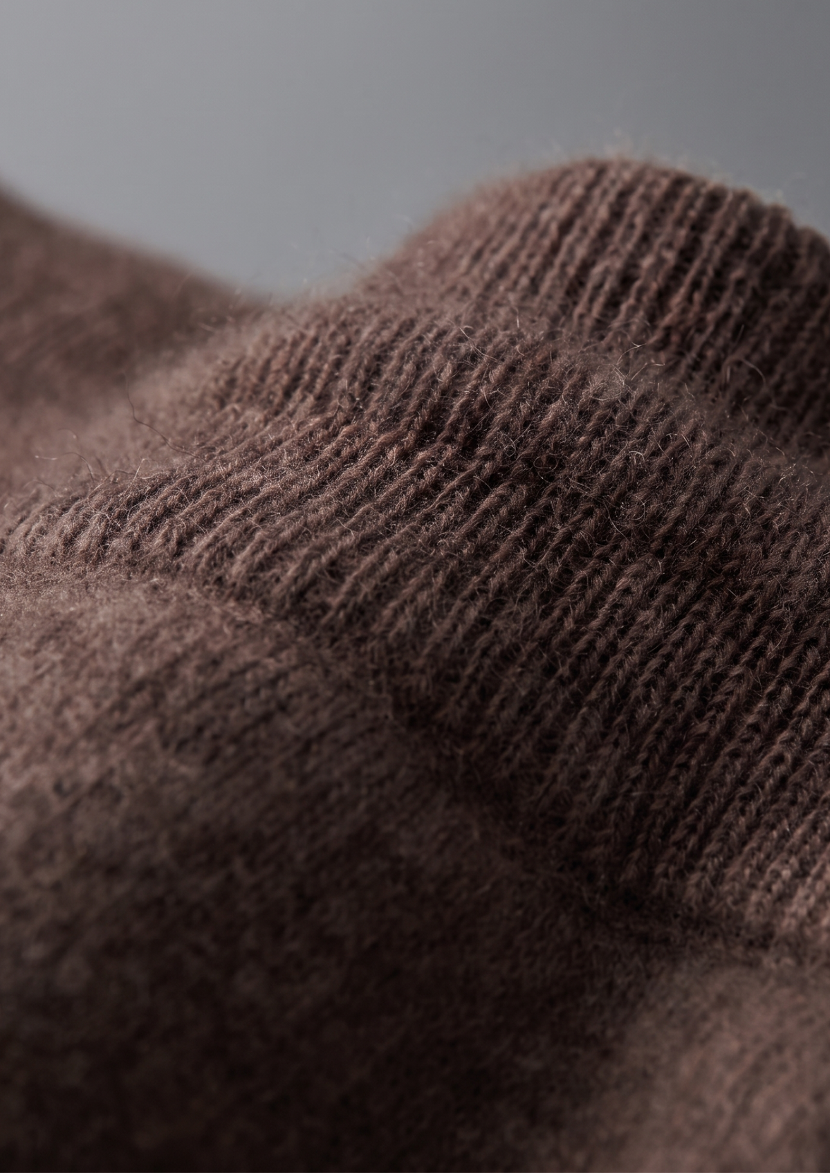 Pure Extra-Fine Merino Wool Dark Brown Luzzo Set by SATRI & CO. – product view 4